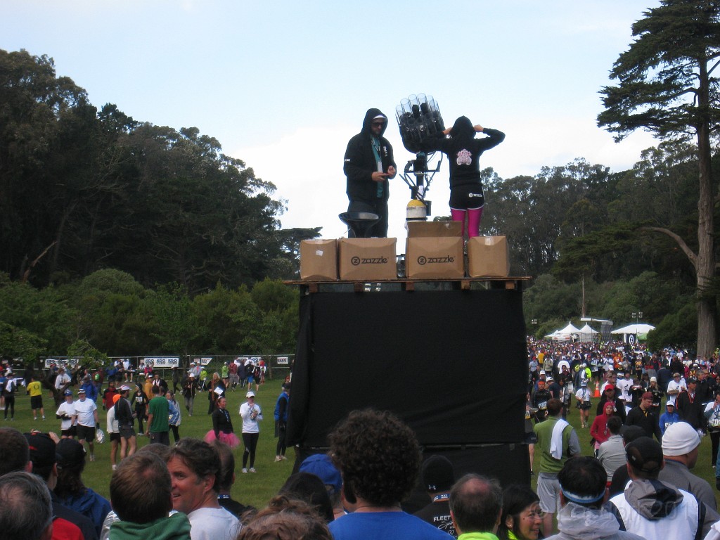 2011 Bay to Breakers Sunday 0635.JPG - I was able to participate in the 2011, 100th anniversary of the San Francisco Bay to Breakers 12K race. A great weekend for sight seeing and racing.